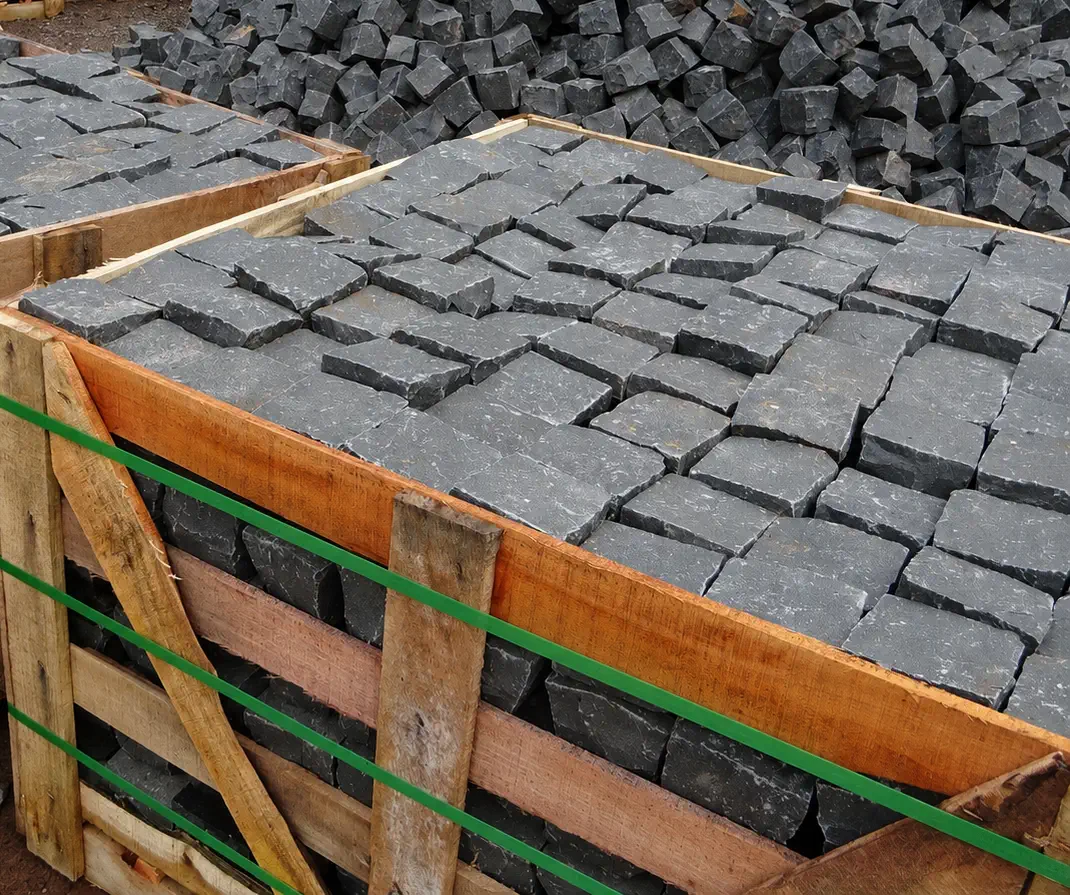 Black Basalt Setts & Cobbles 200 x 100 x 50 From £49.88/m2 - Image 3