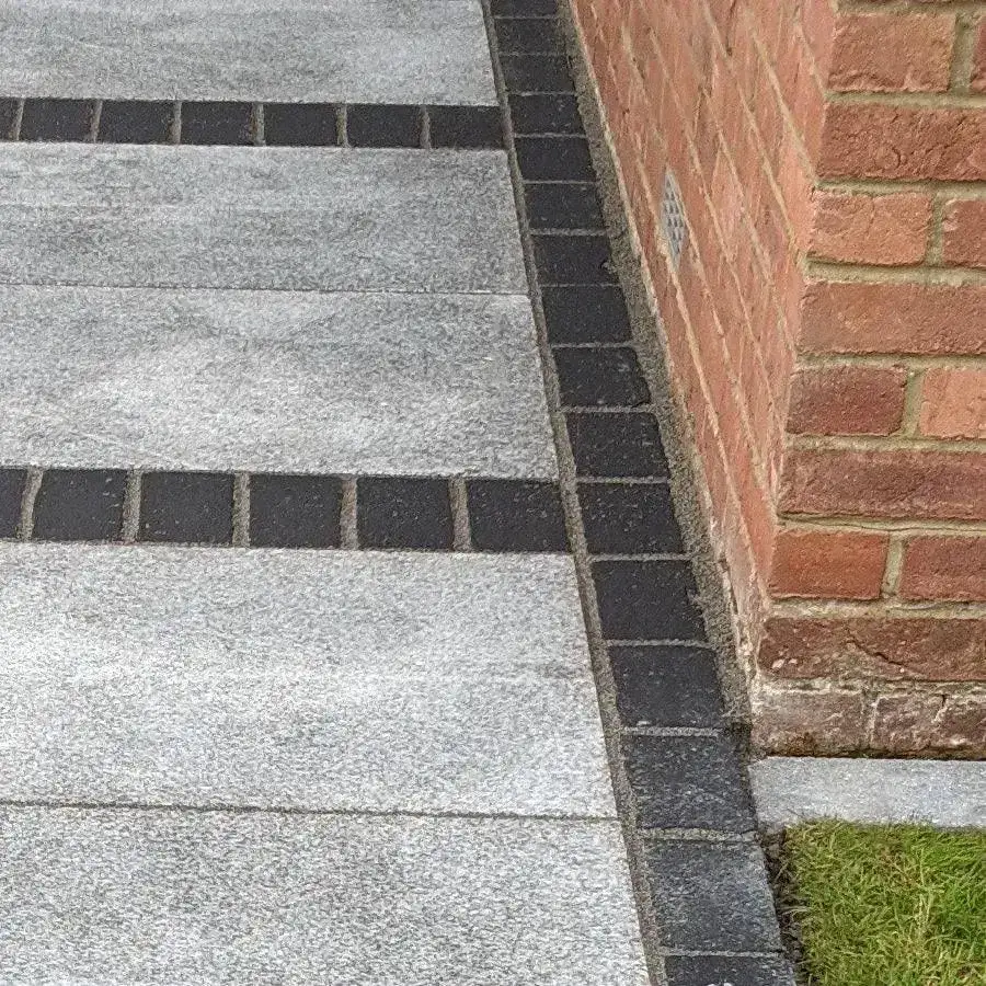 Black Limestone Cobble Setts 200x100x50 From £42.59/m2 - Image 4
