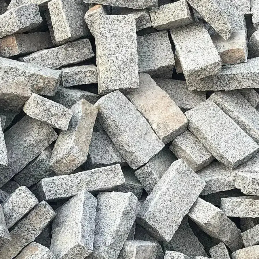 Cropped Granite Setts Cobbles Silver Grey 200x100x50 From £45.26/m2 - Image 3