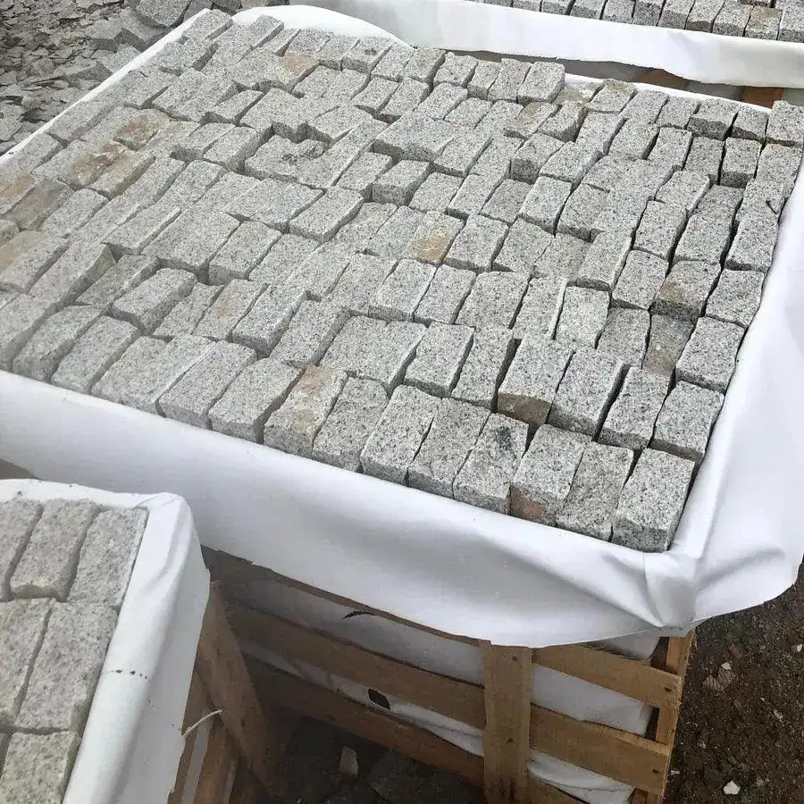 Cropped Granite Setts Cobbles Silver Grey 200x100x50 From £45.26/m2 - Image 5