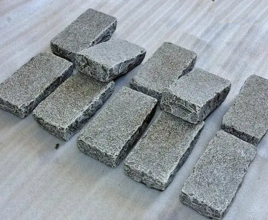 Tandur Grey Limestone Cobbles Setts Tumbled 200x100x50 From £51.88/m2 - Image 4